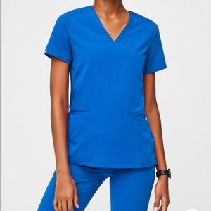 Figs three pocket scrub top
